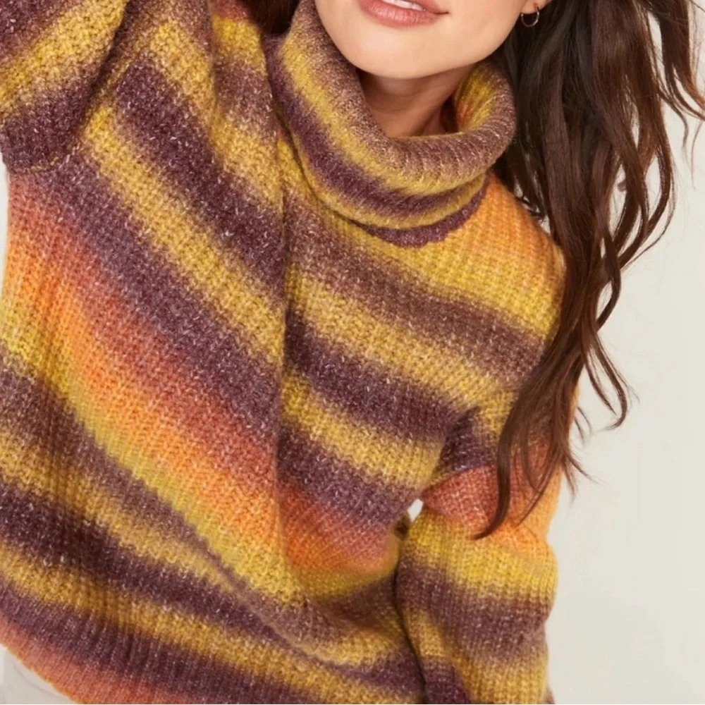 Cute and warm ombré turtleneck sweater, S Tall - Picture 4 of 4